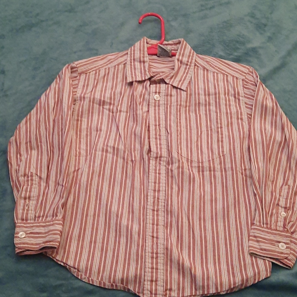 Boys old navy dress shirt size small fit is a 5/6